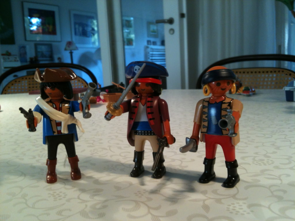 drei Playmobil Piratenspielfiguren